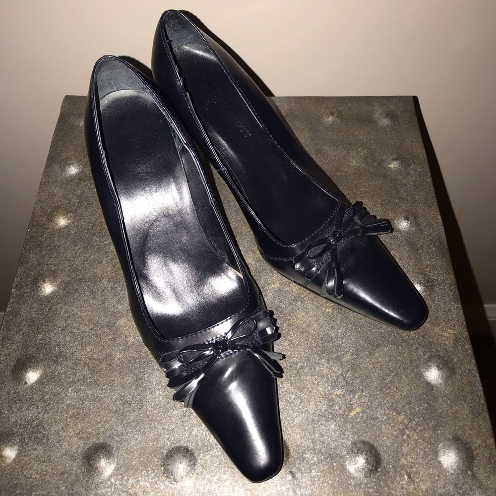 Stylish Karen Scott Navy blue pump size 5 1/2